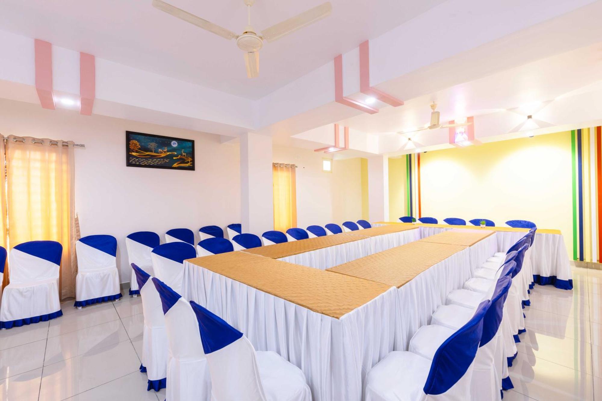 Treebo Airsuite Airport Hotel Kochi Exterior photo
